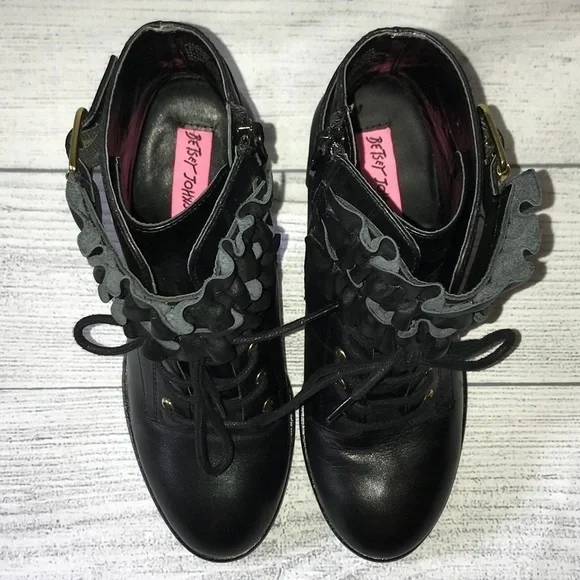 NEW BETSEY JOHNSON Alleexis Bootie - Picture 6 of 8